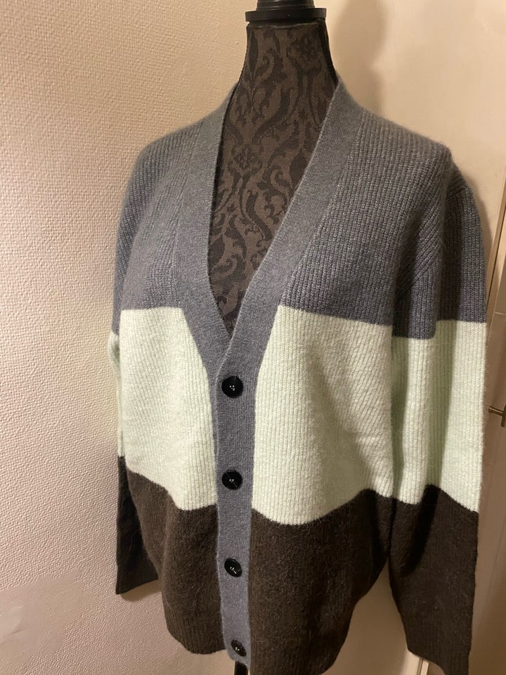 Cardigan, Won Hundred, str. 38