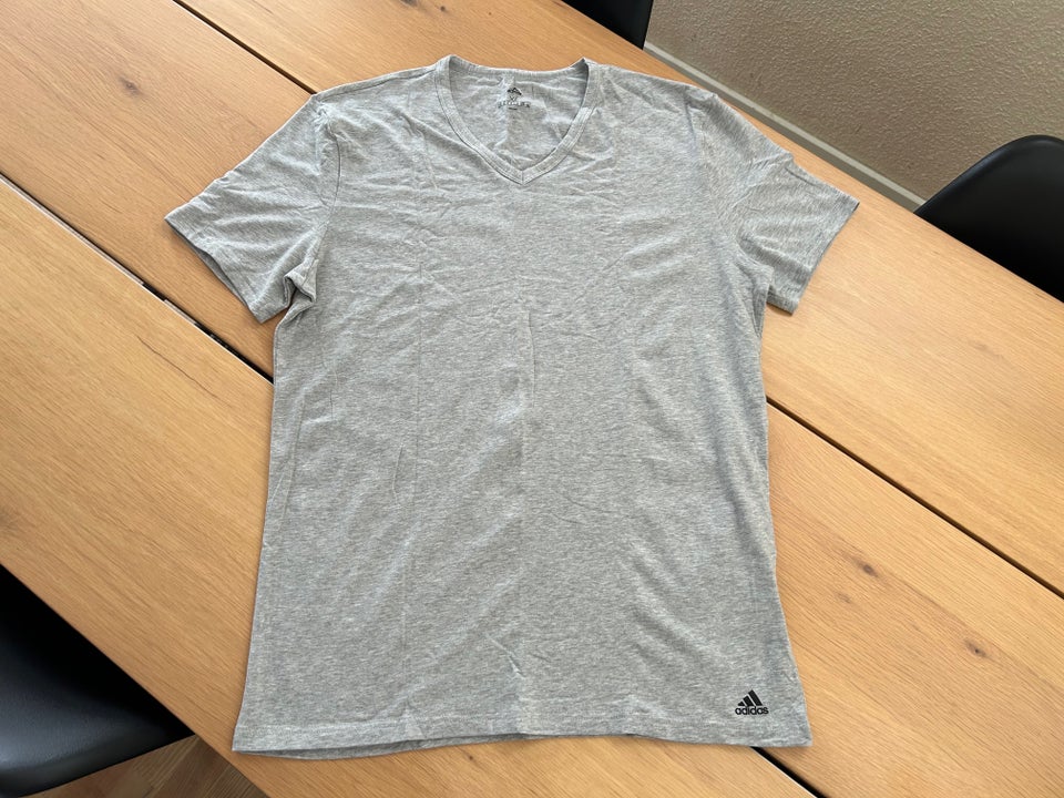 T-shirt UBRUGT Adidas