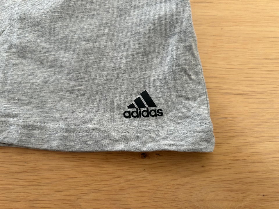 T-shirt UBRUGT Adidas