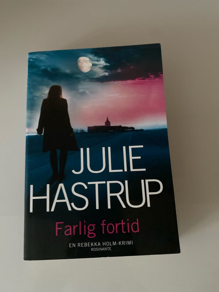 Farlig fortid, Julie Hastrup,