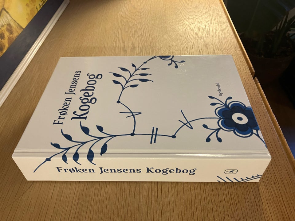 FRØKEN JENSENS KOGEBOG, emne: mad