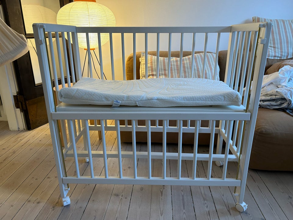 Vugge, Bedside crib / tremmeseng,