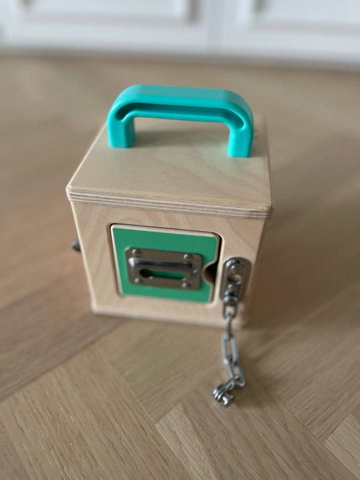 Andet legetøj, LOVEVERY LOCKBOX,