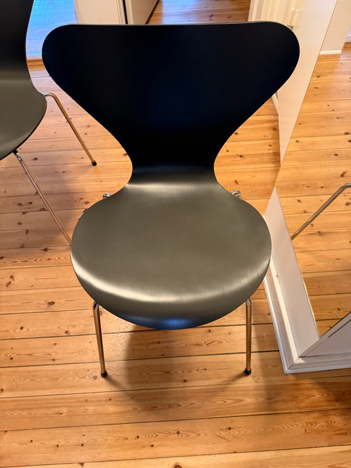 Arne Jacobsen, Syver stol, Stol