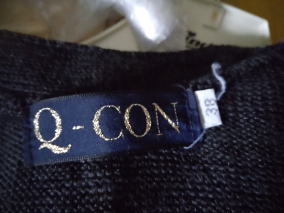 Cardigan, Q-'con, str. 38