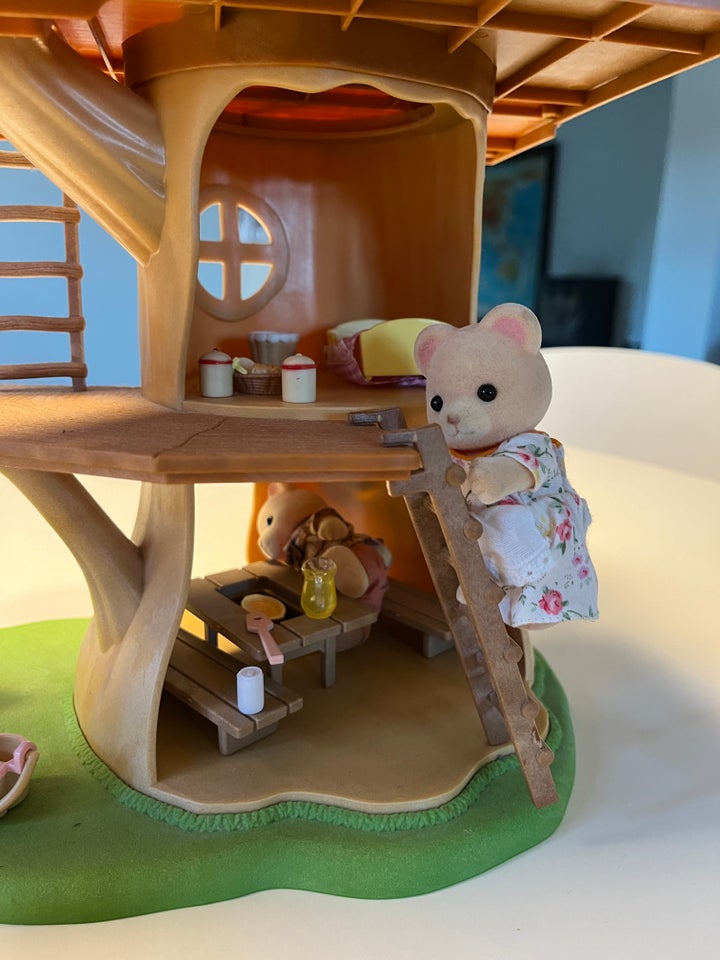 Sylvanian, Hus i træet + figurer,