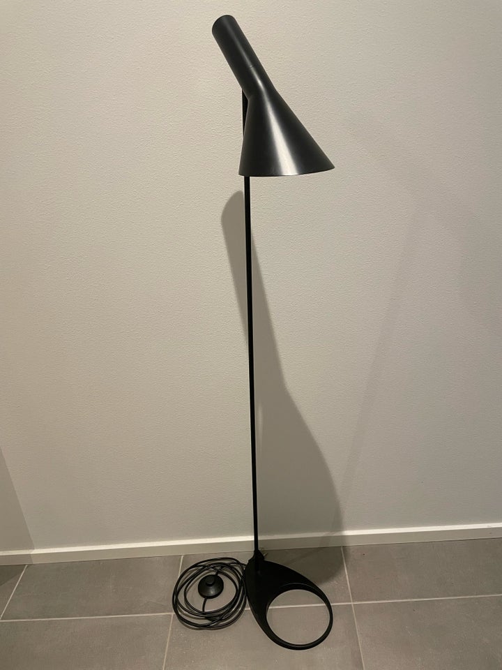 Gulvlampe, Arne Jacobsen