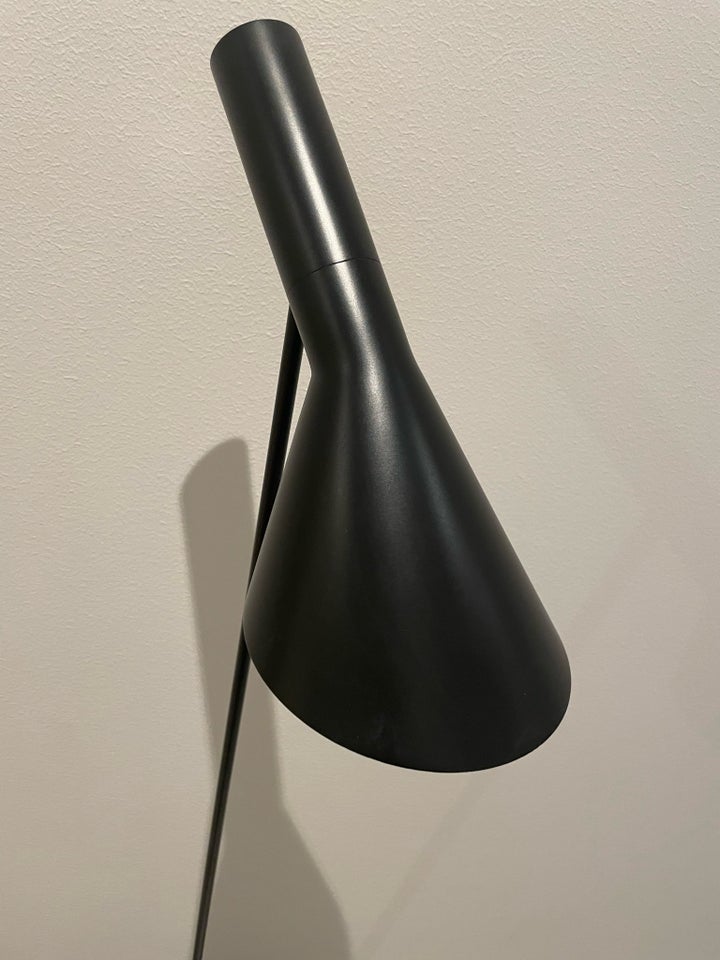 Gulvlampe, Arne Jacobsen