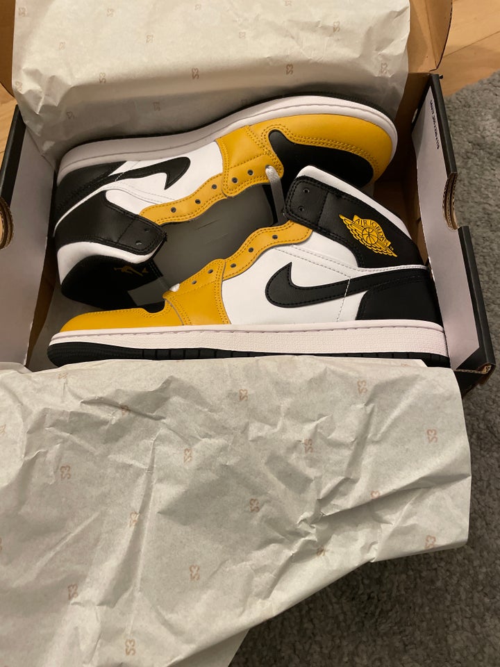 Fritidssko, Air Jordan 1, str. 42