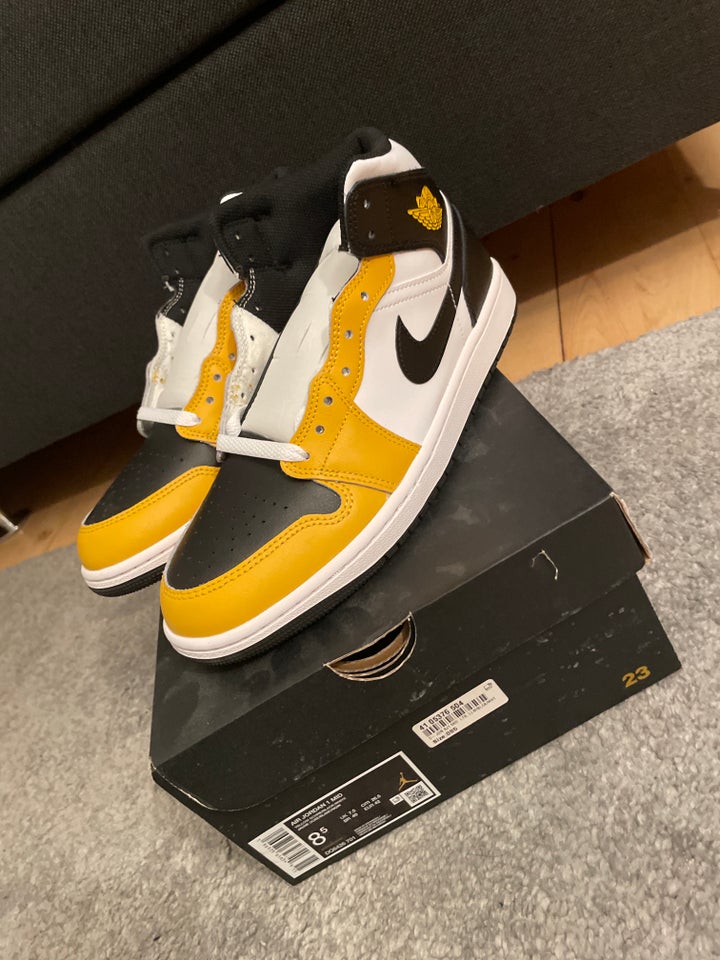 Fritidssko, Air Jordan 1, str. 42