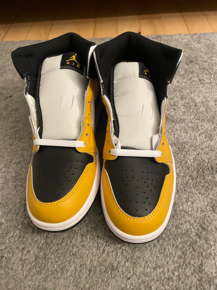 Fritidssko, Air Jordan 1, str. 42