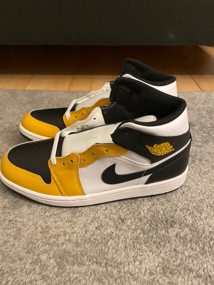 Fritidssko, Air Jordan 1, str. 42