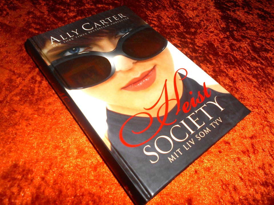 Heist Society, Ally Carter, genre: