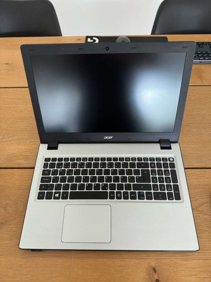 Acer Aspire V3 - 574 220 GHz 8 GB