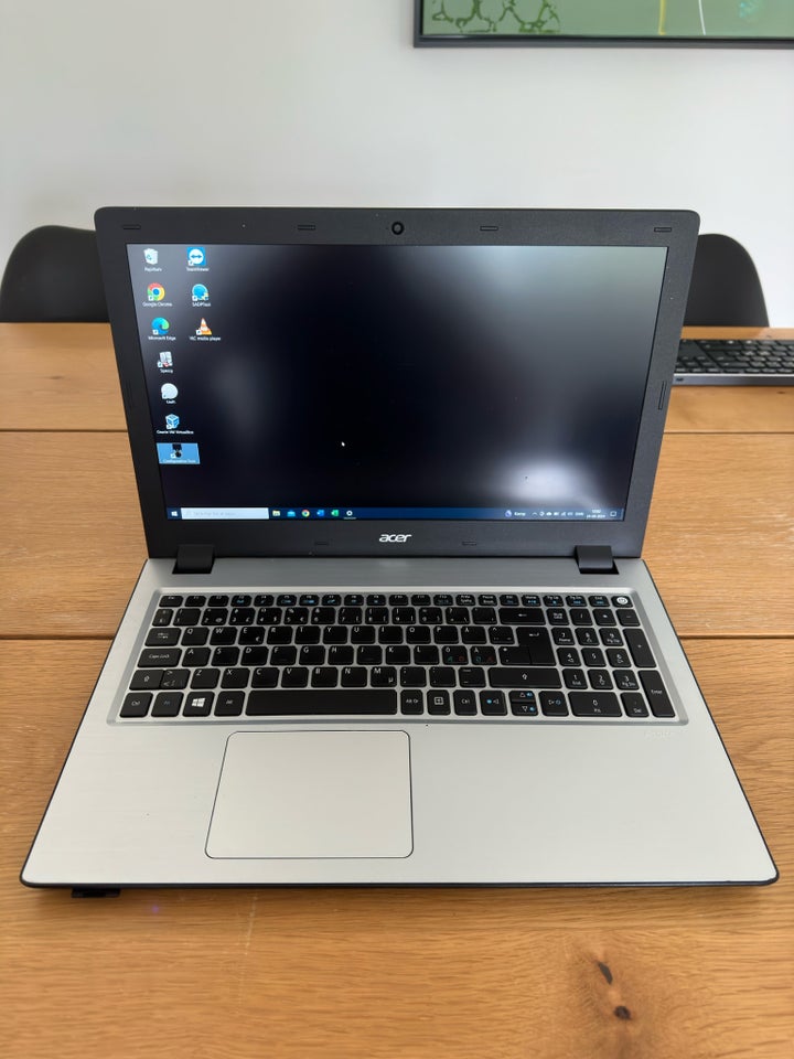 Acer Aspire V3 - 574 220 GHz 8 GB