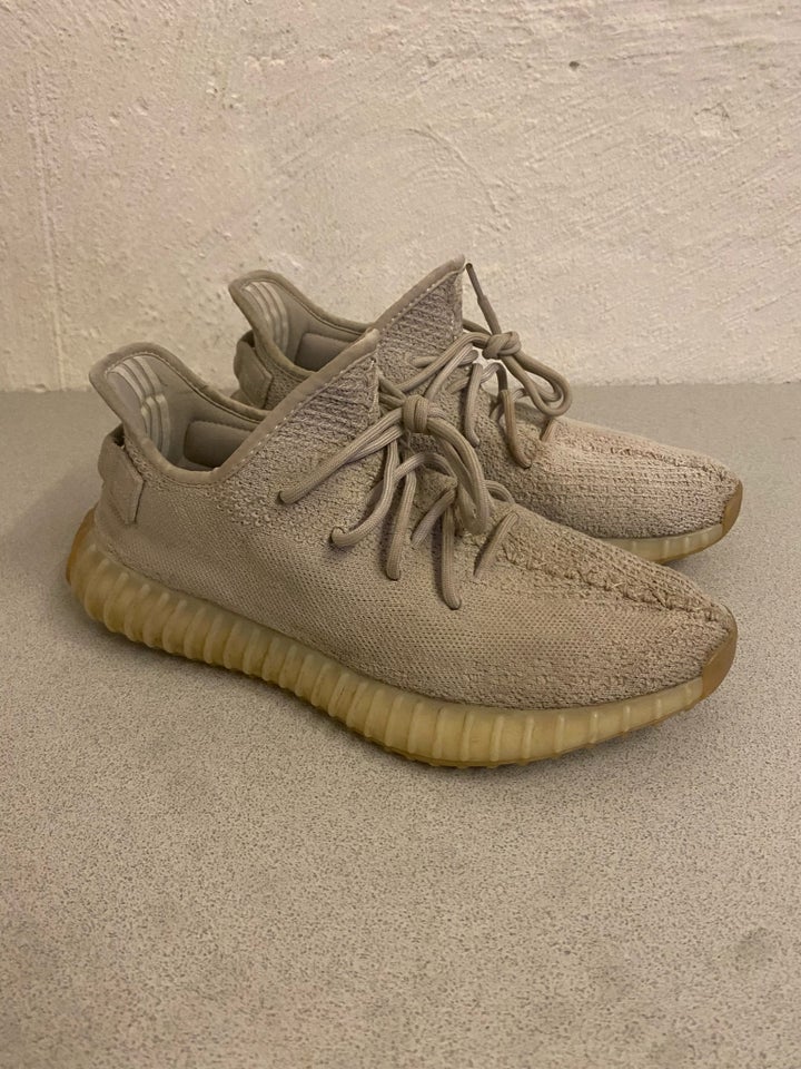 Sneakers, Adidas Yeezy “Sesame”,