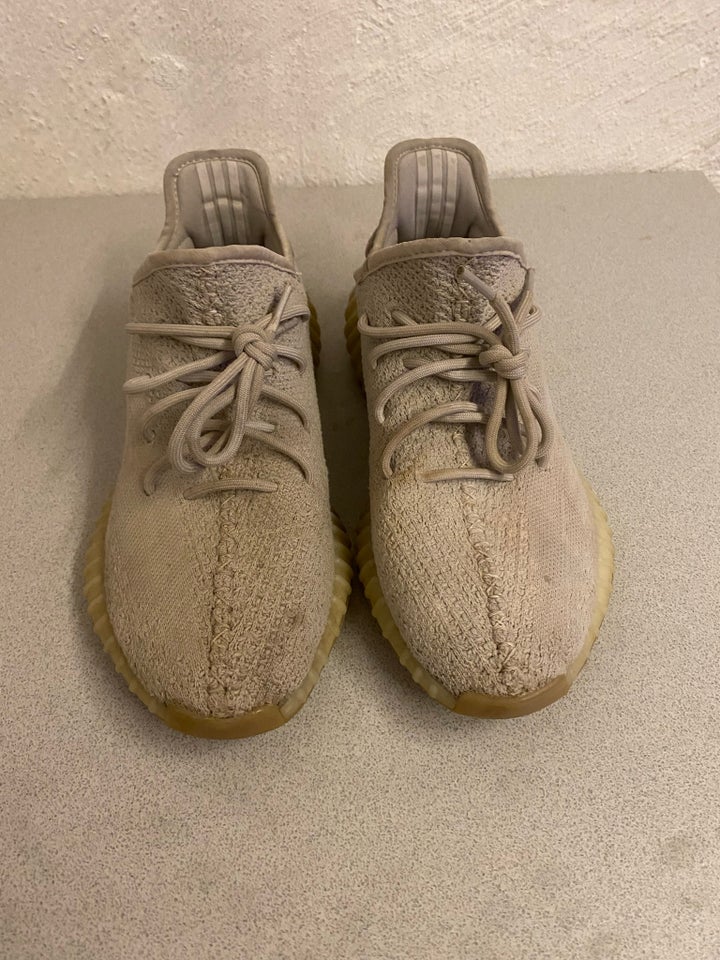 Sneakers, Adidas Yeezy “Sesame”,