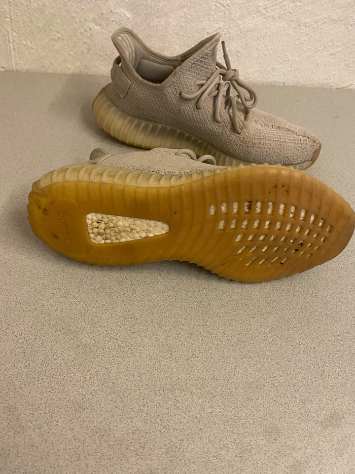 Sneakers, Adidas Yeezy “Sesame”,