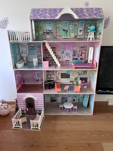 Large Doll House