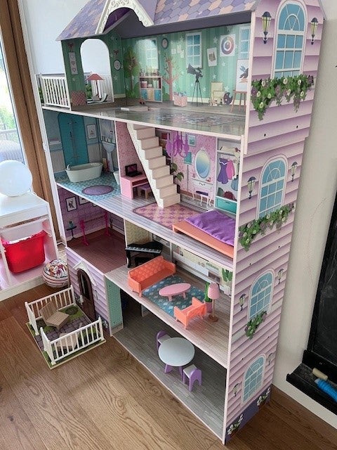 Large Doll House