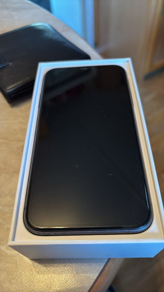 iPhone 11, 64 GB, sort