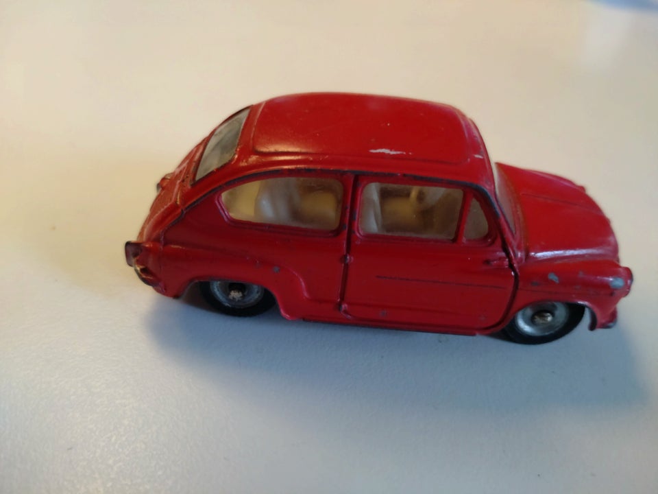 Biler DINKY FIAT 600