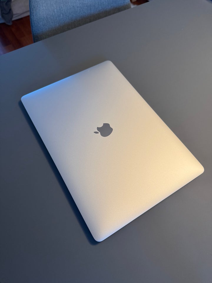 MacBook Pro, 15" 2018 (2019), 2,6