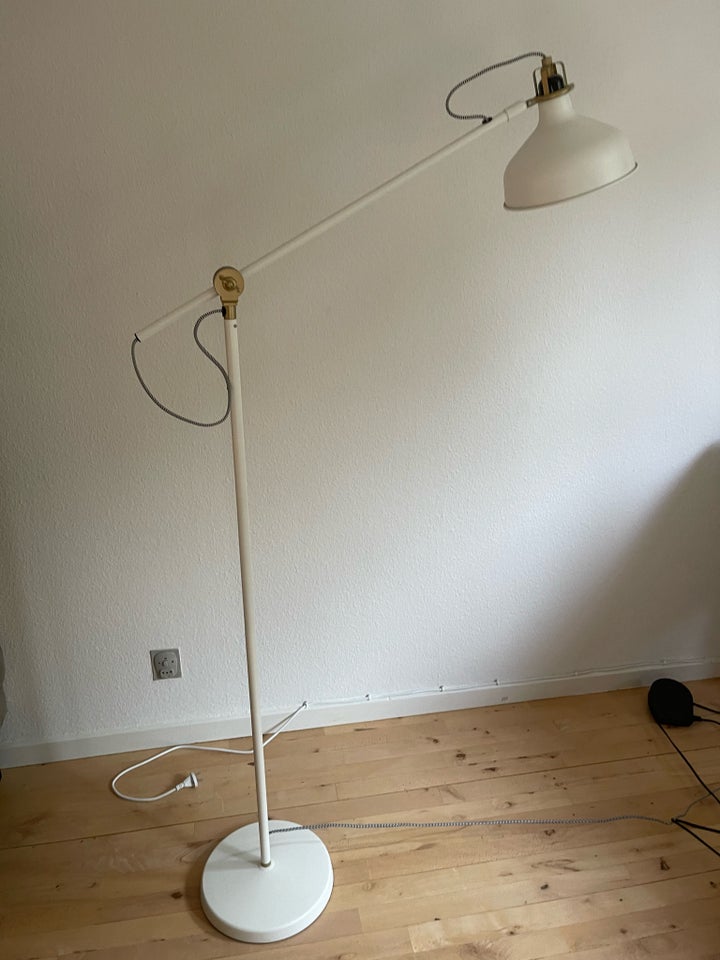 Gulvlampe IKEA