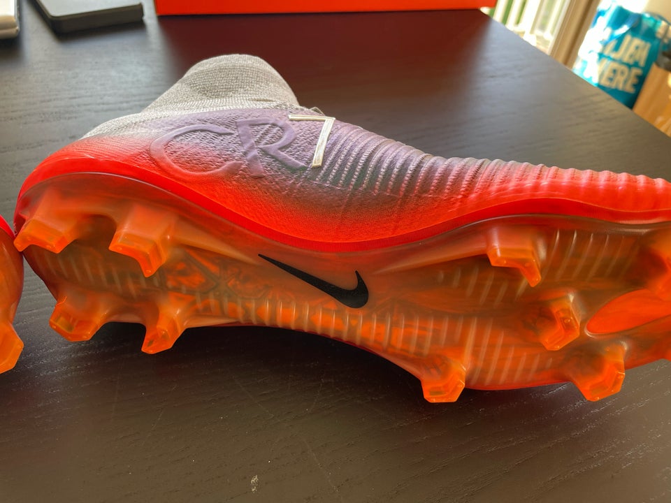 Fodboldstøvler, Nike Mercurial