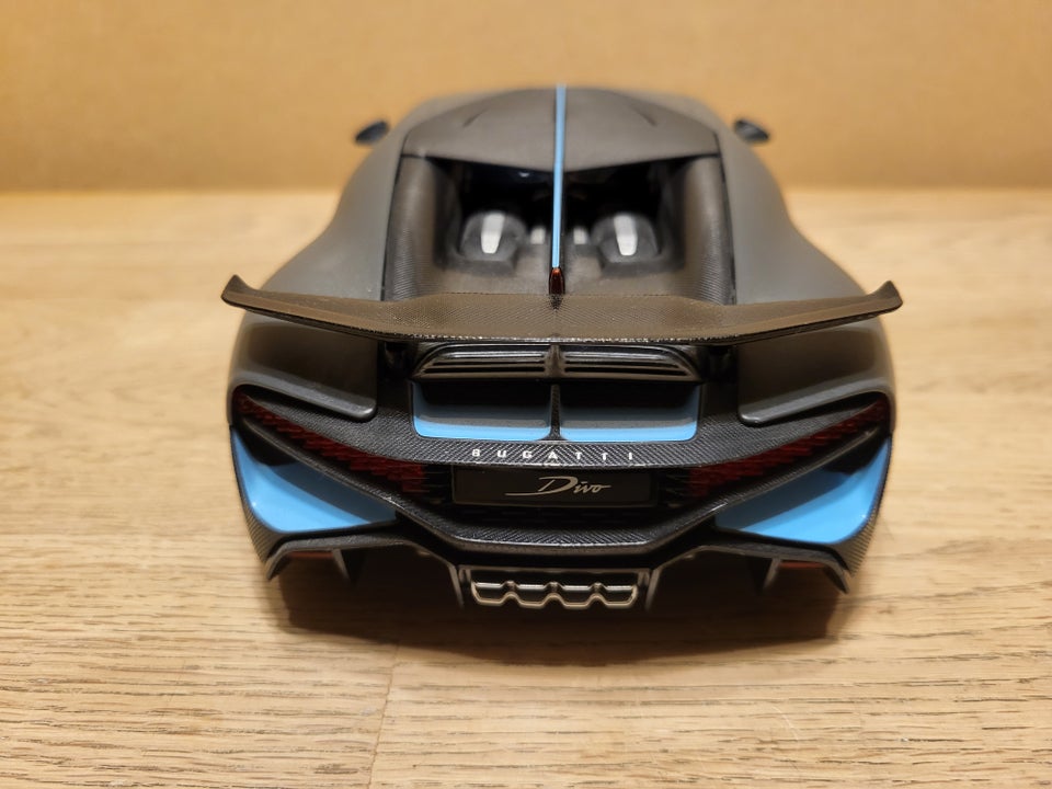 Modelbil, Bugatti Divo 2018, skala