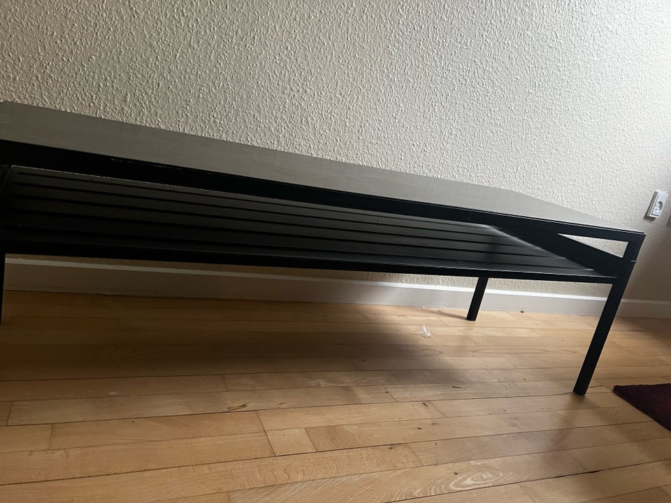 Tv-bænk, metal, b: 119 d: 40 h: 40