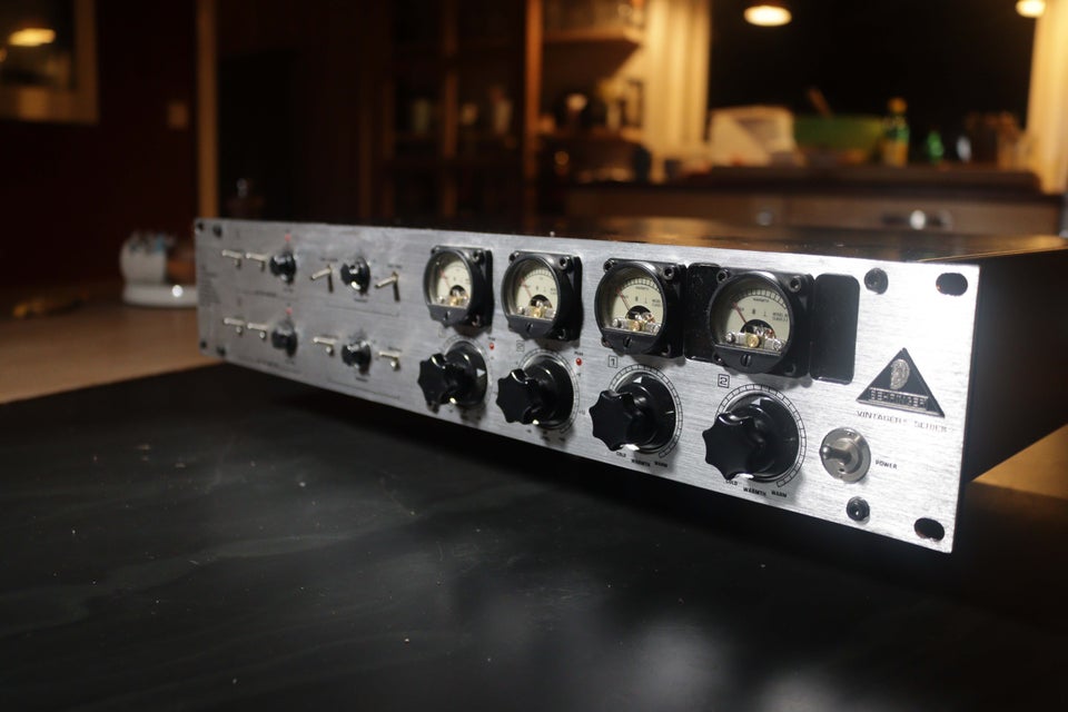 Preamp, Behringer T1953