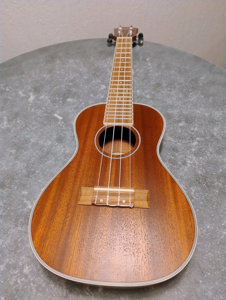 Ukulele , Everdeen UKCB-MH