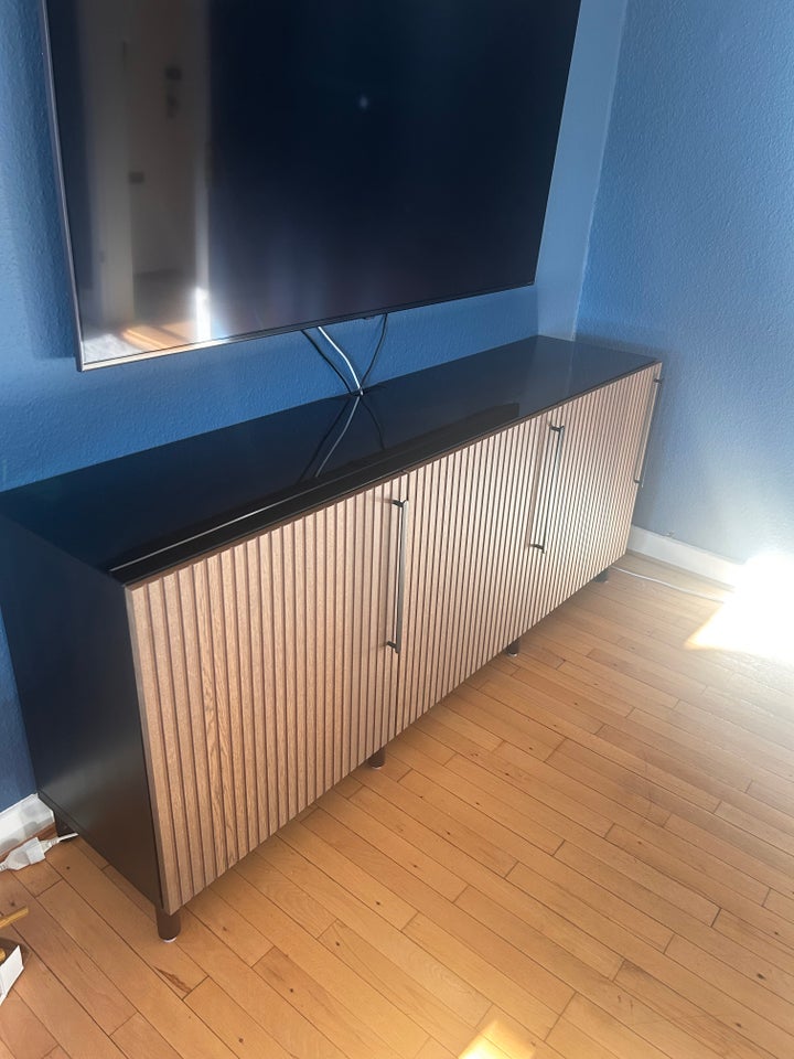 Tv møbel fra Ikea