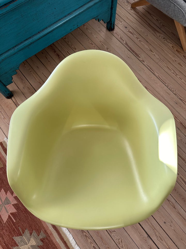 Eames, Plastic Armchair RAR,