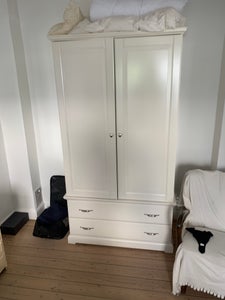 Klædeskab Ikea b: 105 d: 55 h: 200