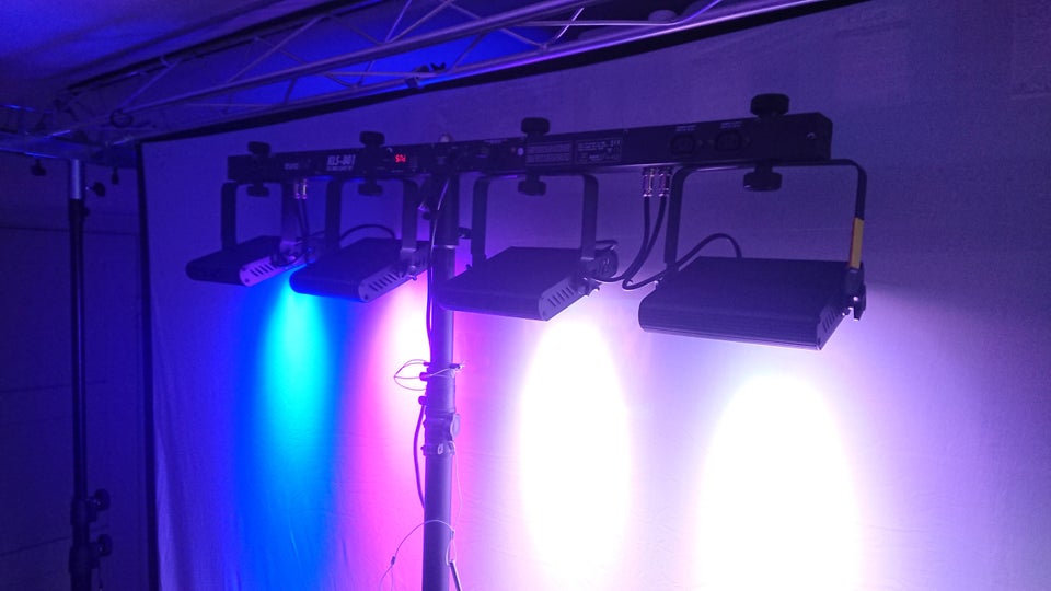 Udlejes - 4 i en T-BOM LED SOUND SPOT