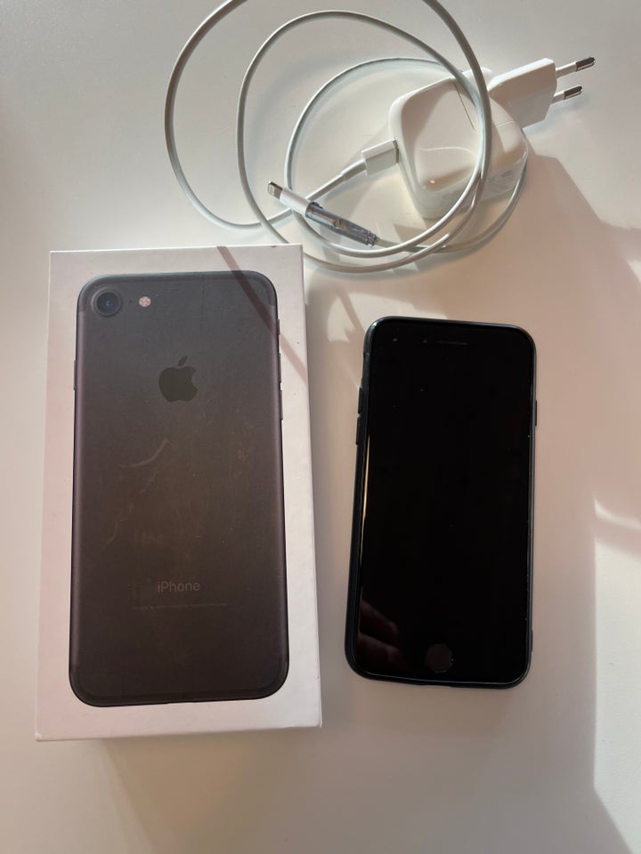 iPhone 7, 128 GB, sort