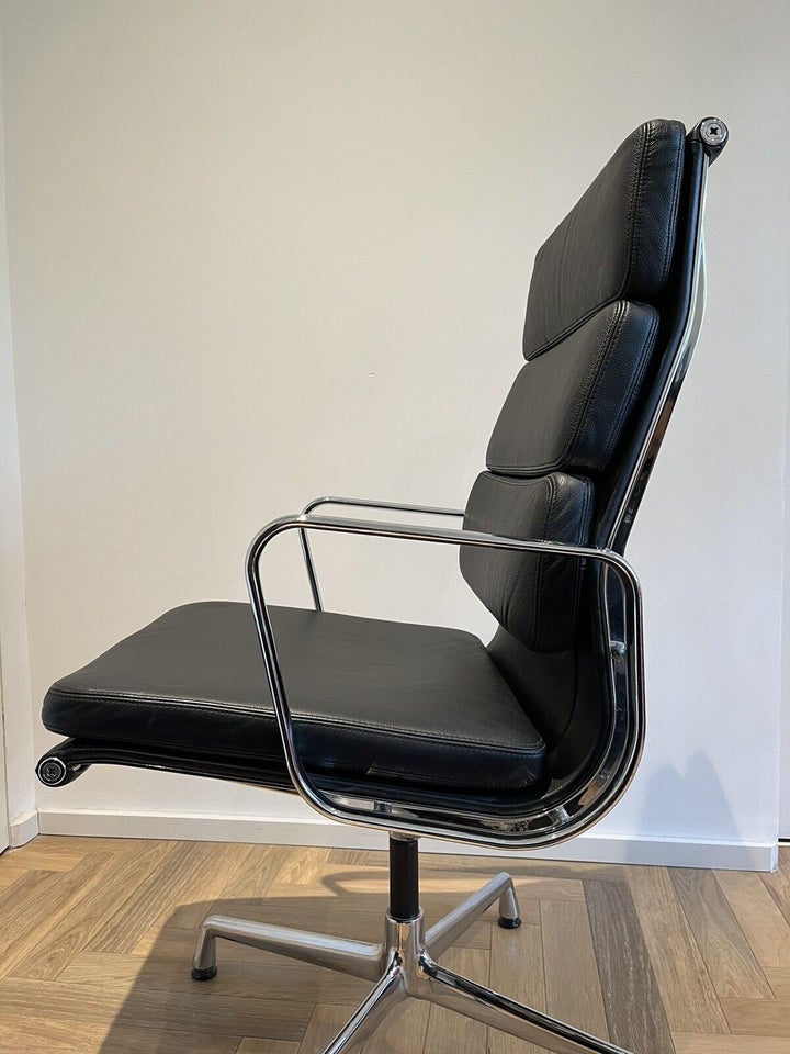 Kontorstol, Vitra Eames EA212