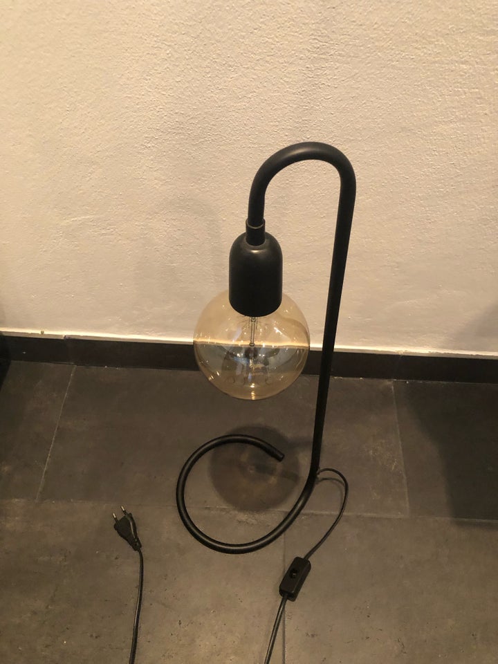 Anden bordlampe, Skjalm p