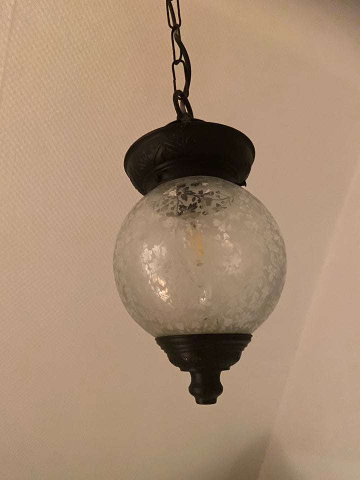 Anden loftslampe, Ukendt