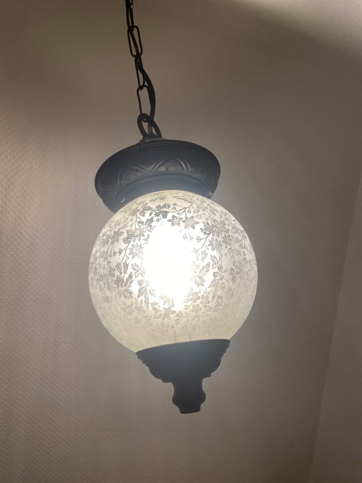 Anden loftslampe, Ukendt