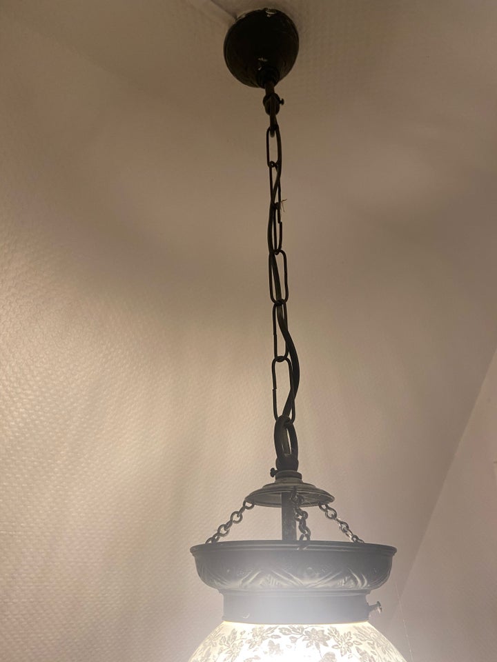 Anden loftslampe, Ukendt