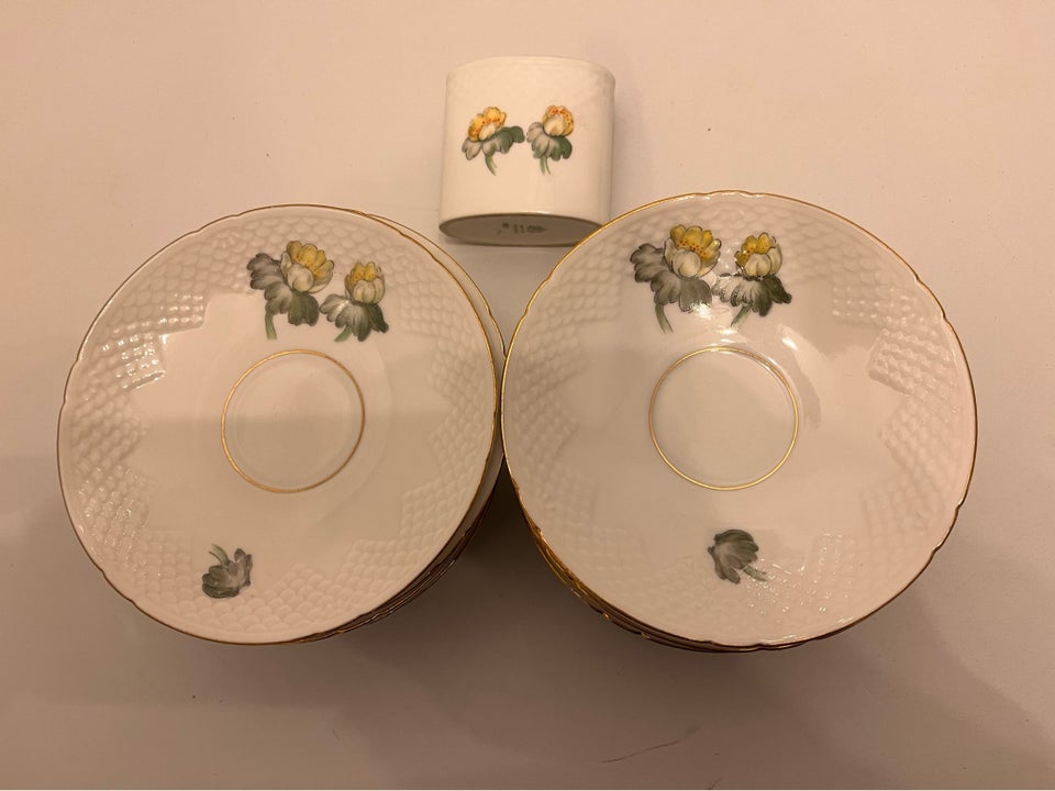 Porcelæn, 12 underkopper nr 102 og 1