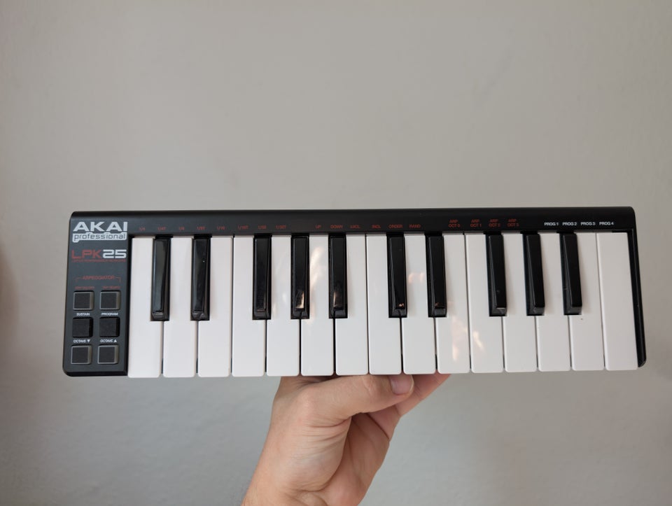 USB keyboard, Akai LPK 25