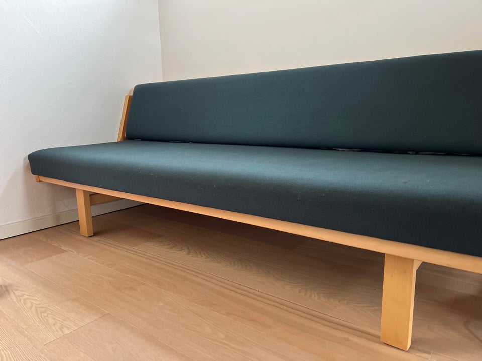 Sovesofa, Hans J. Wegner GE258, b: