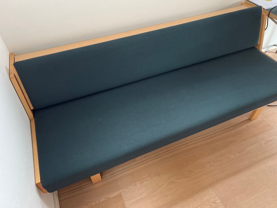 Sovesofa, Hans J. Wegner GE258, b: