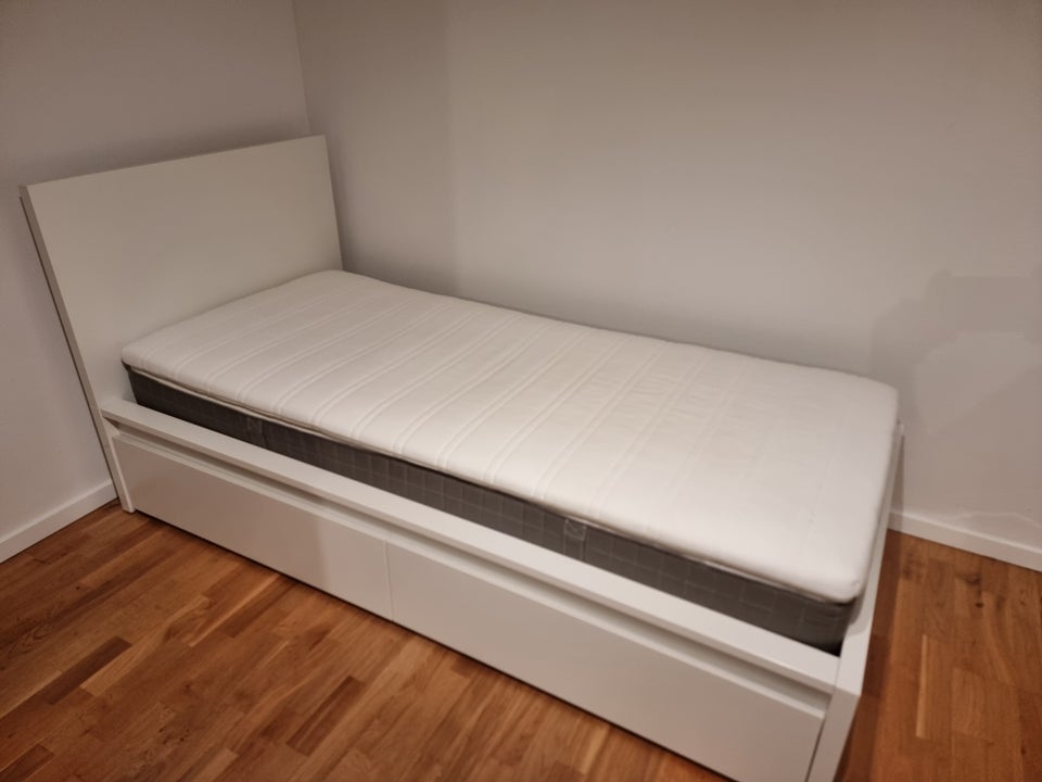 Enkeltseng, Ikea Malm, b: 90 l: 200