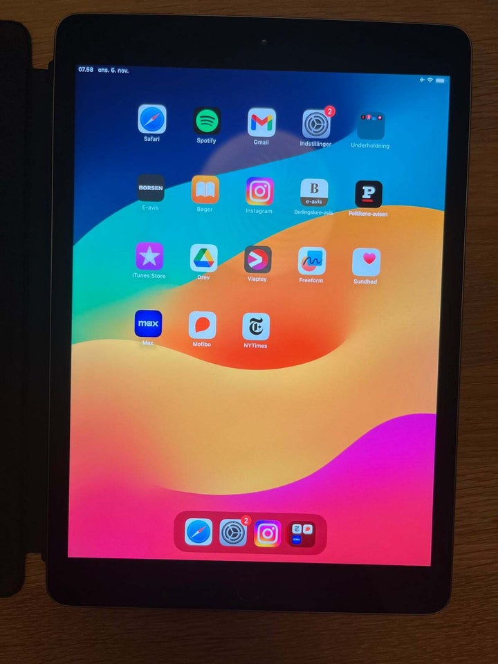 iPad 7, 128 GB, sort