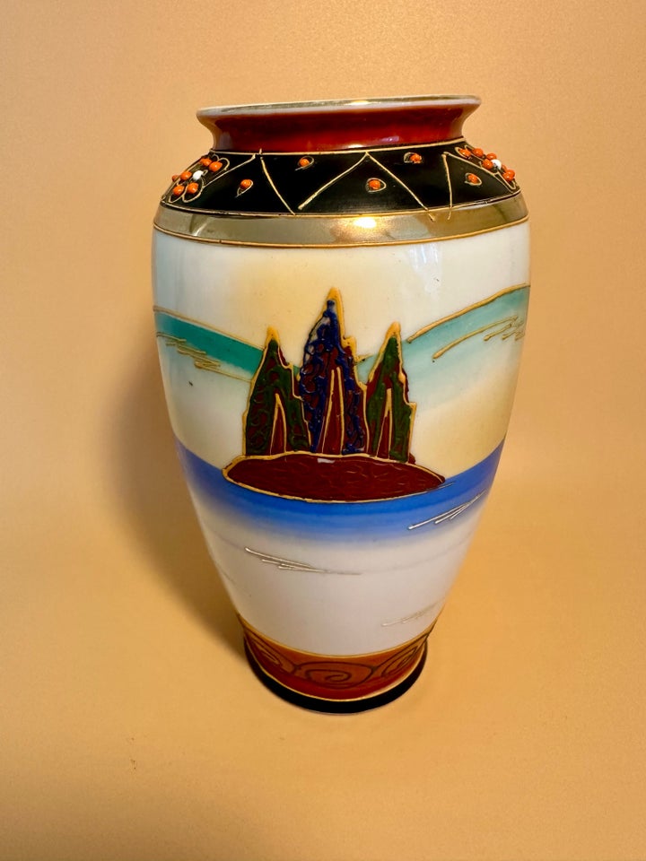 To vintage vaser  Glas porcelæn
